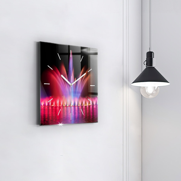 Reloj cuadrado Fuente de Wrocław por la noche