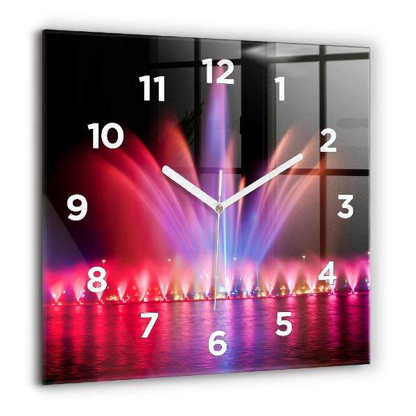 Reloj cuadrado Fuente de Wrocław por la noche