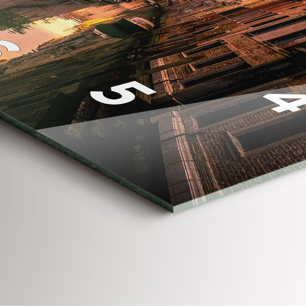 Reloj de pared cuadrado Vista sobre el canal en la ciudad