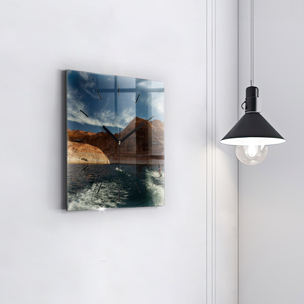 Reloj de pared cuadrado Persona sobre esquís acuáticos