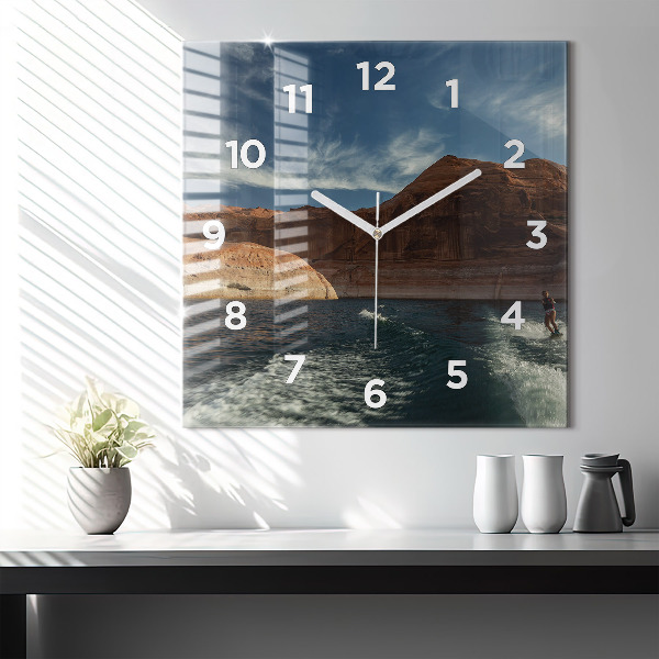 Reloj de pared cuadrado Persona sobre esquís acuáticos