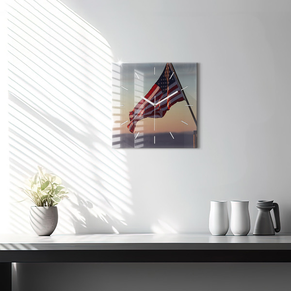 Reloj cuadrado La bandera estadounidense ondeando