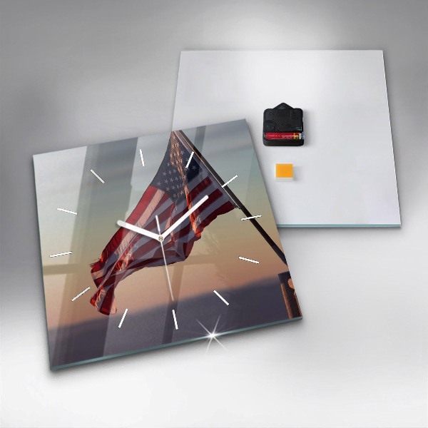 Reloj cuadrado La bandera estadounidense ondeando