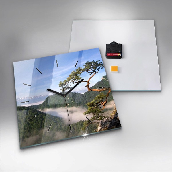 Reloj cuadrado Pico Sokolica en las montañas Pieniny