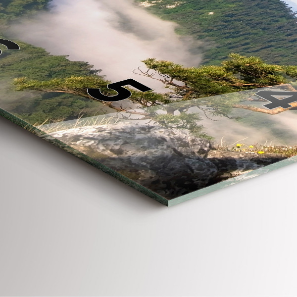 Reloj cuadrado Pico Sokolica en las montañas Pieniny