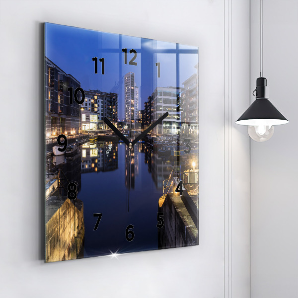 Reloj cuadrado Ciudad iluminada de noche