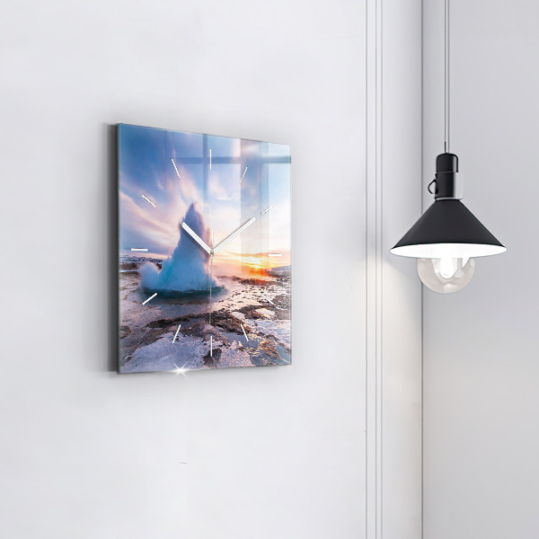 Reloj cuadrado Géiser en la isla de Islandia