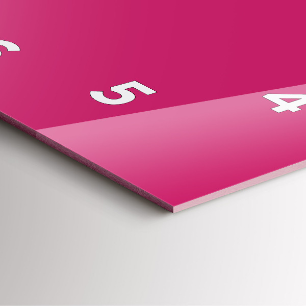 Reloj de pared cuadrado El color rosa fuerte