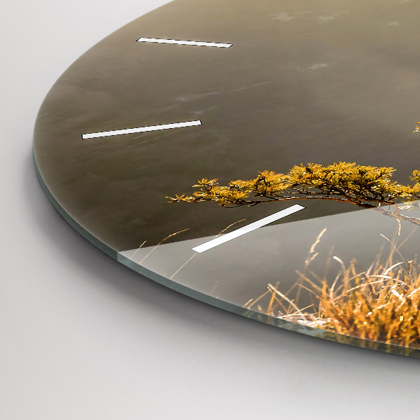 Reloj de cristal redondo Árbol en la montaña