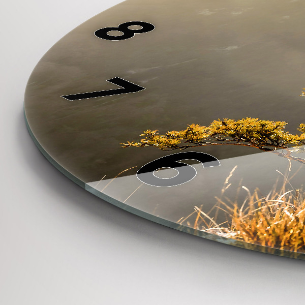 Reloj de cristal redondo Árbol en la montaña