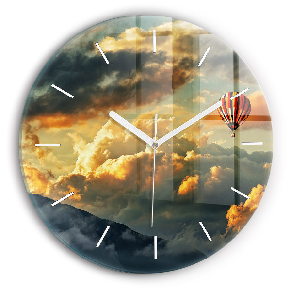 Reloj de cristal redondo Vuelo en globo en las nubes