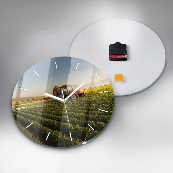 Reloj redondo pared Tractor fumigando un campo