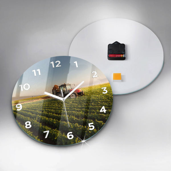 Reloj redondo pared Tractor fumigando un campo