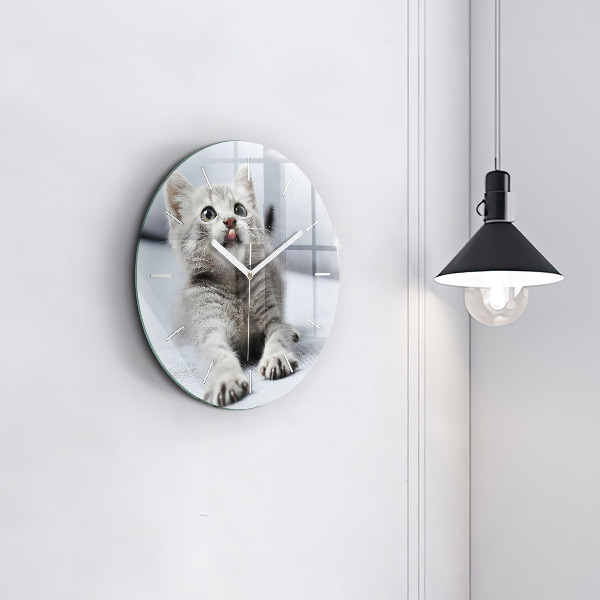 Reloj de pared redondo Gato en el sofá