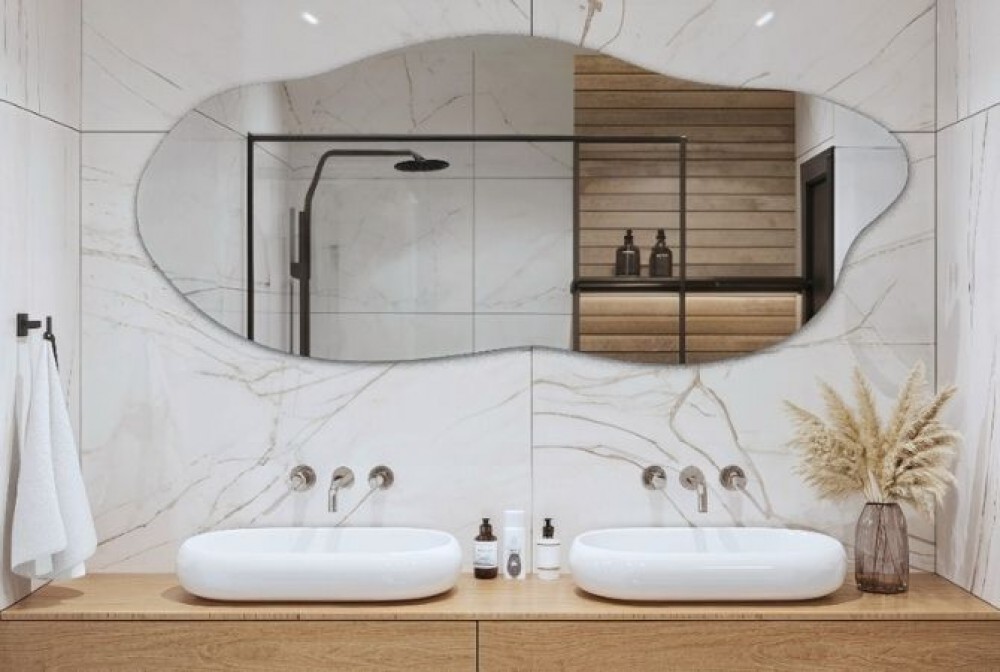 espejo para un baño blanco